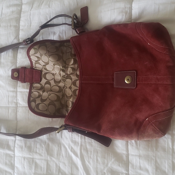 A beautiful maroon swayed coach bag - Picture 2 of 5